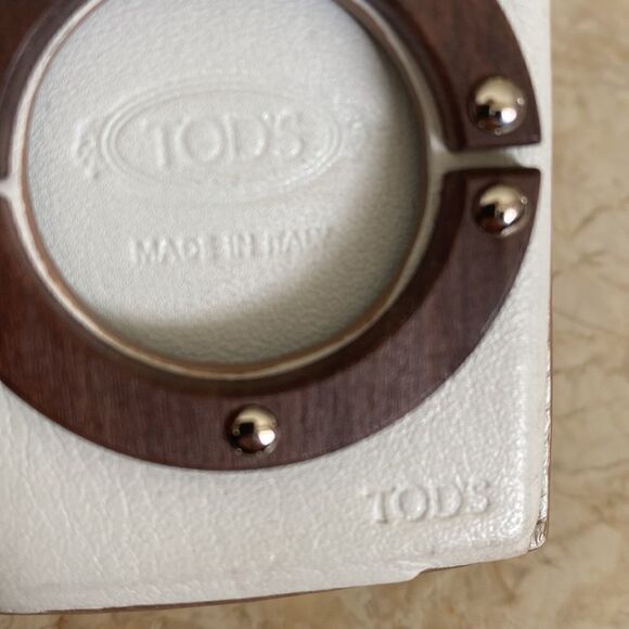 Rare Tod’s Leather IPod Nano Wearable Case Necklace - Picture 8 of 12